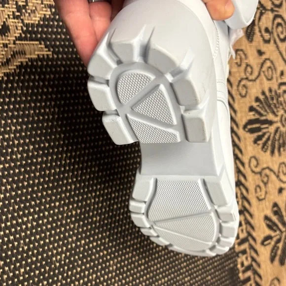 Stylish White Women's Boots size 9.5 - Picture 7 of 8